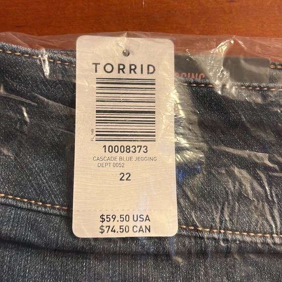 BRAND NEW!!! Never opened!! Torrid Jegging 22R. Cascade Blue Jegging. - Picture 3 of 3